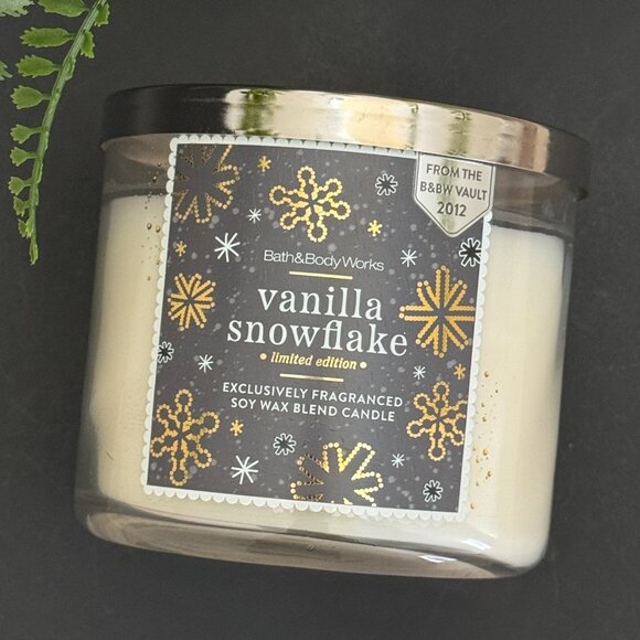 BBW Vanilla Snowflake Bath & Body Works 3 Wick Candle - Picture 5 of 10